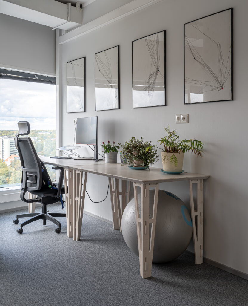 Kontorinurk aknavaatega